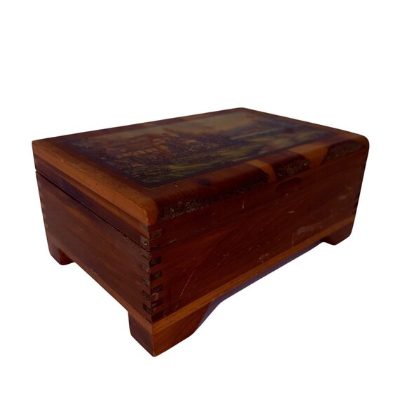 Vintage Cedar Wood Keepsake Box with Cottage Scene Rustic Jewelry Trinket Box - Picture 5 of 8